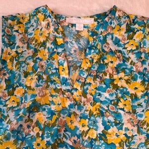 Juniper & Lime Woman Sleeveless Flower Soft Polyester Top Placket Front Hi-low L